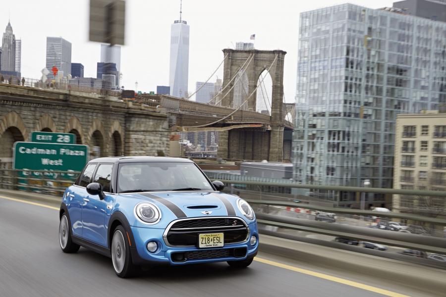  Mini Cooper S 5-Door 2015 года  (US) (фото 8 из 27)
